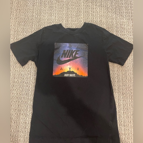 COPY - Nike Tee Excellent Condition Size M Medium Boys Kids 8-10 - Picture 1 of 1